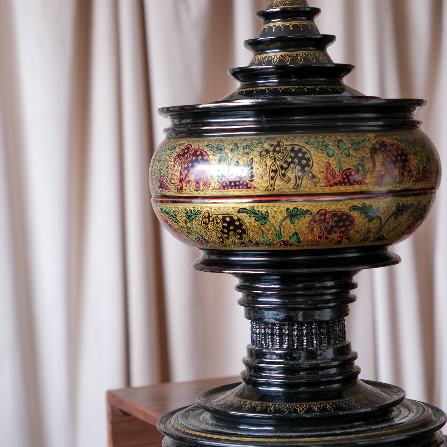 Burmese lacquer lamp: Decorated