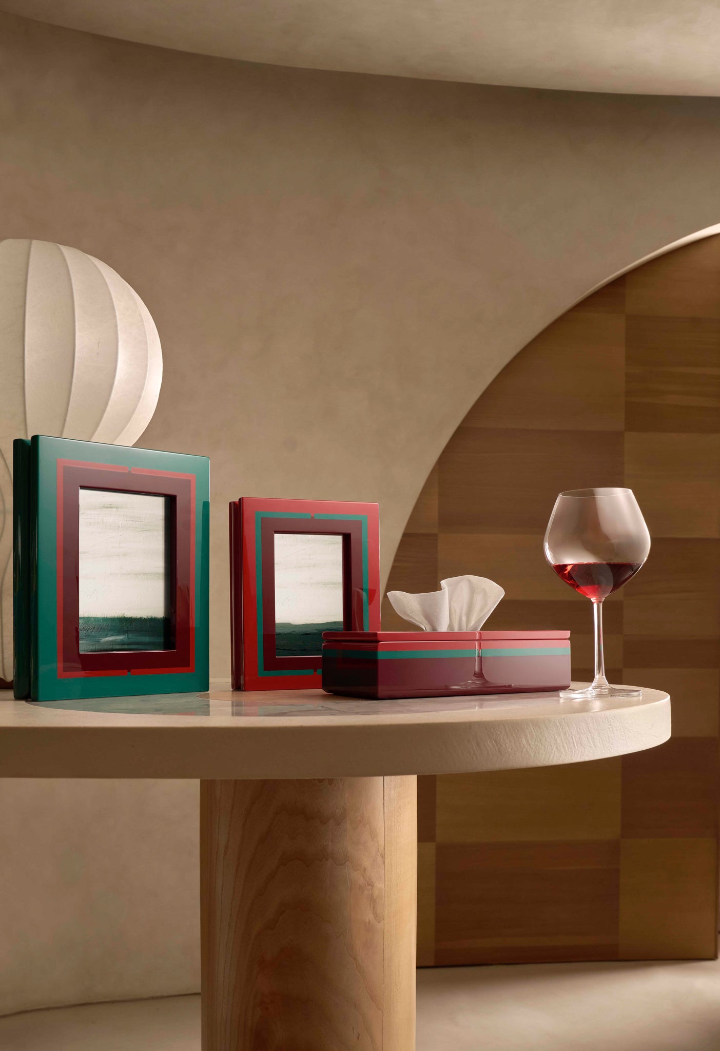 Innate photo frame medium