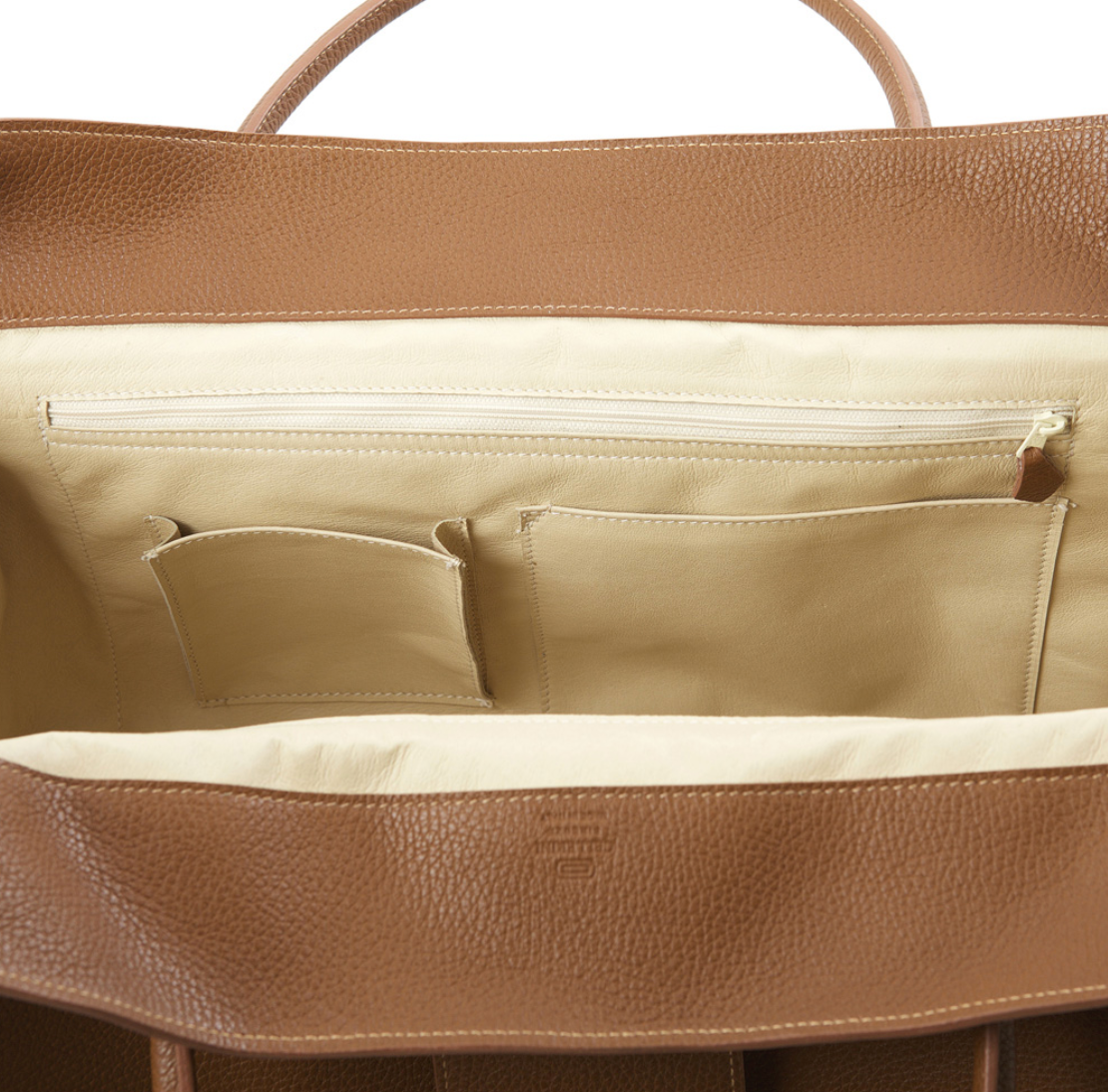 Leather travel bag (buckle)