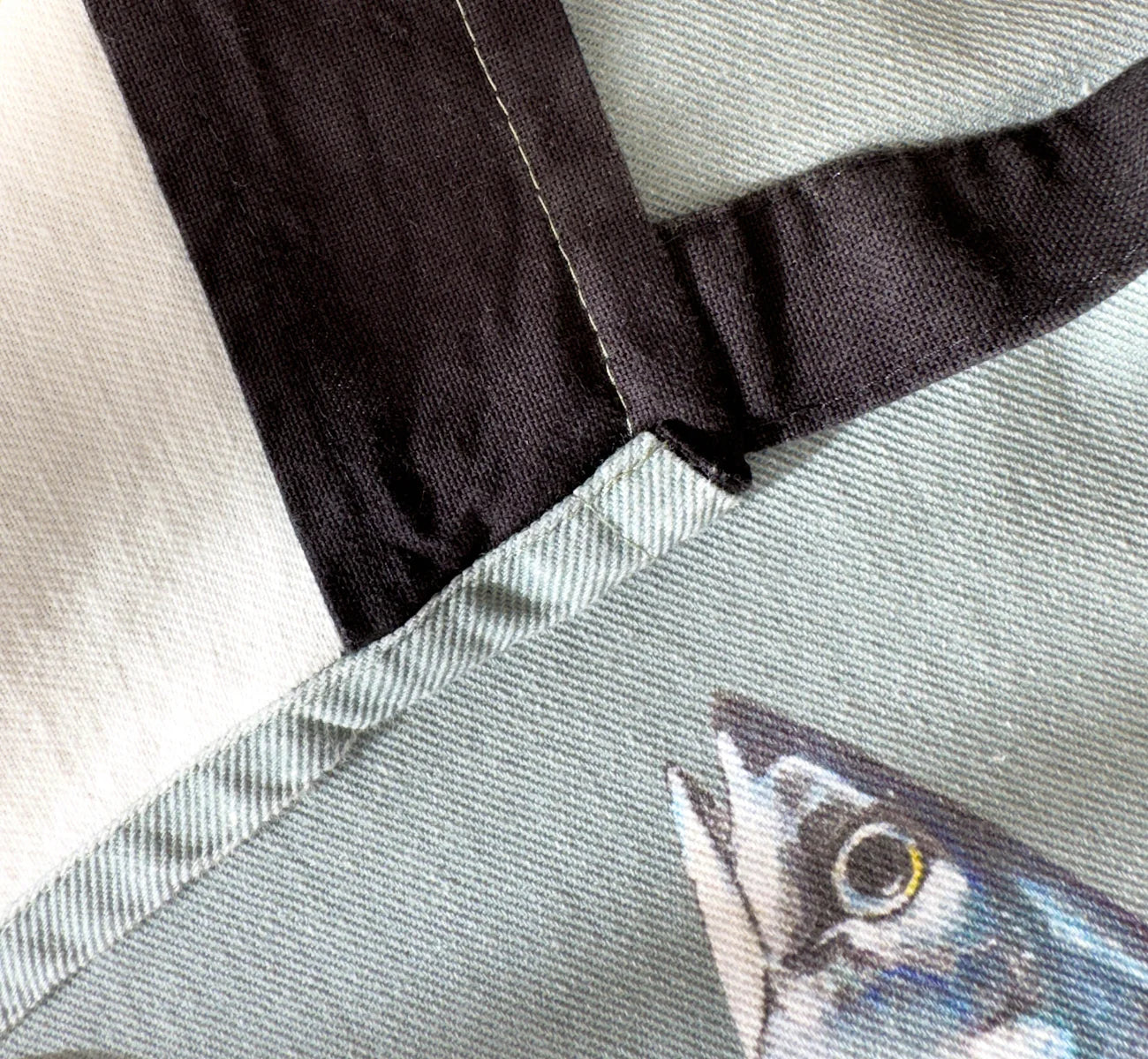 Apron: Le Maquereau