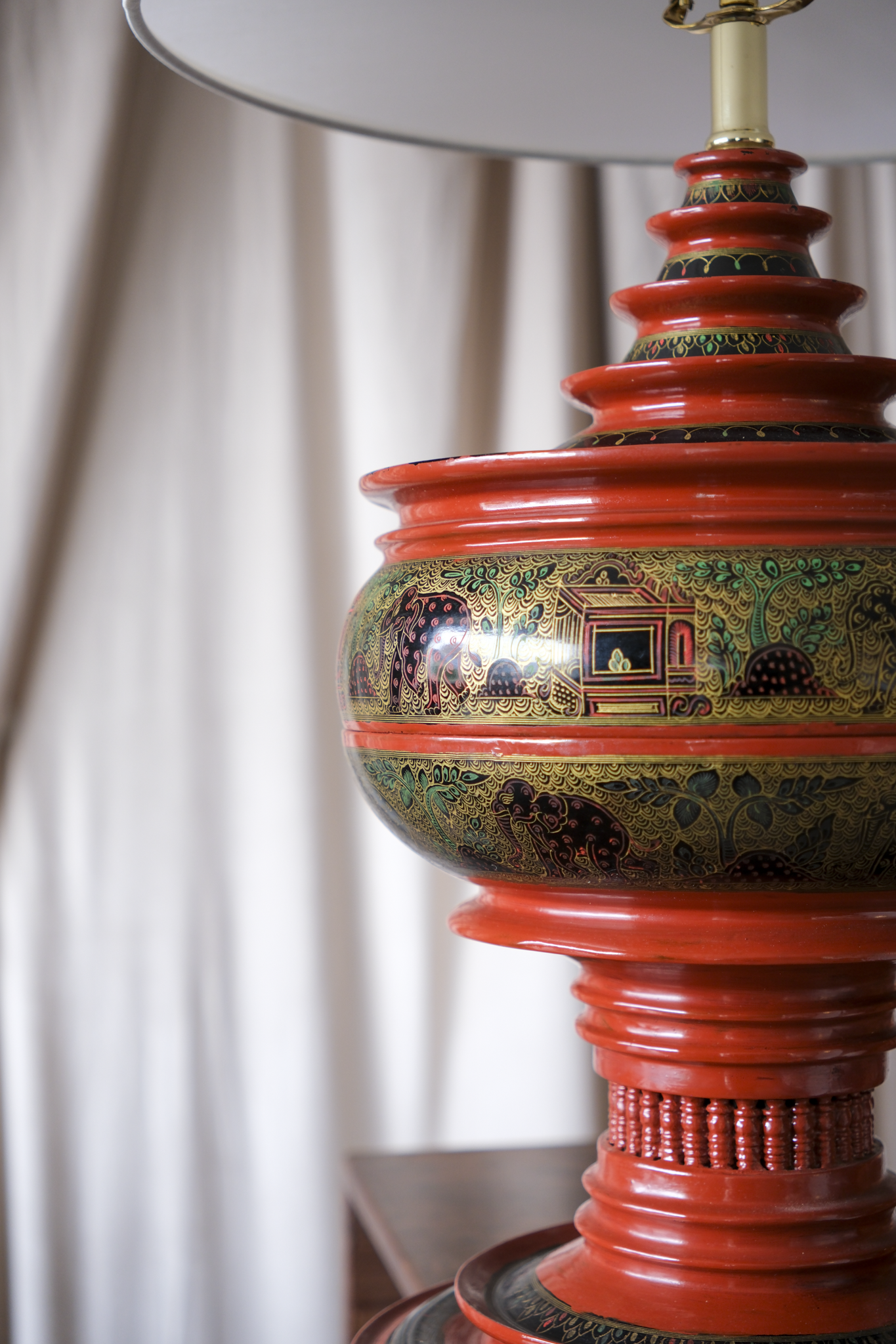 Burmese lacquer lamp: Decorated