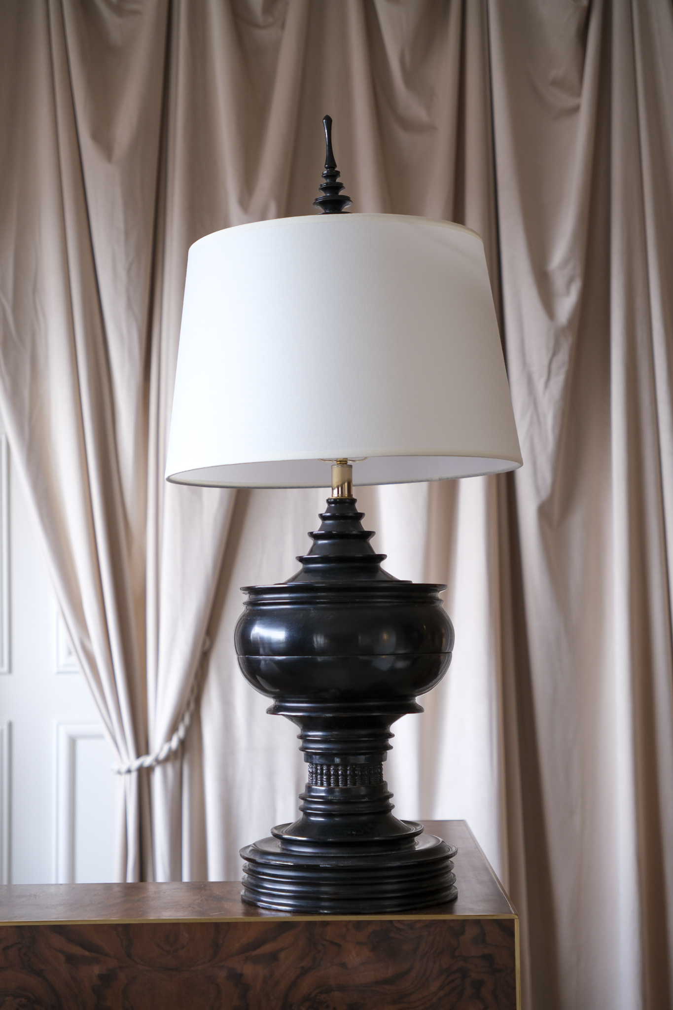 Burmese lacquerware lamp