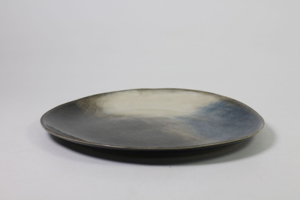 Artsy collection large plate in black by Prempracha's Collection
