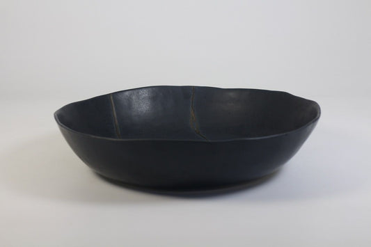 Black kintsugi-glaze bowl by Prempracha's Collection