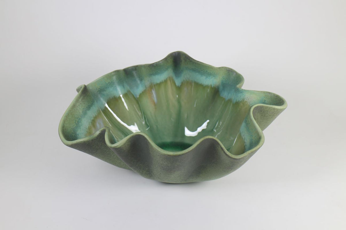 Drip glaze bowl in green by Prempracha's Collection