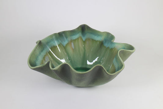 Drip glaze bowl in green by Prempracha's Collection